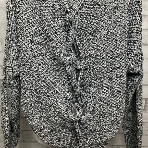 📍EXPRESS Sweater - Picture 2 of 3